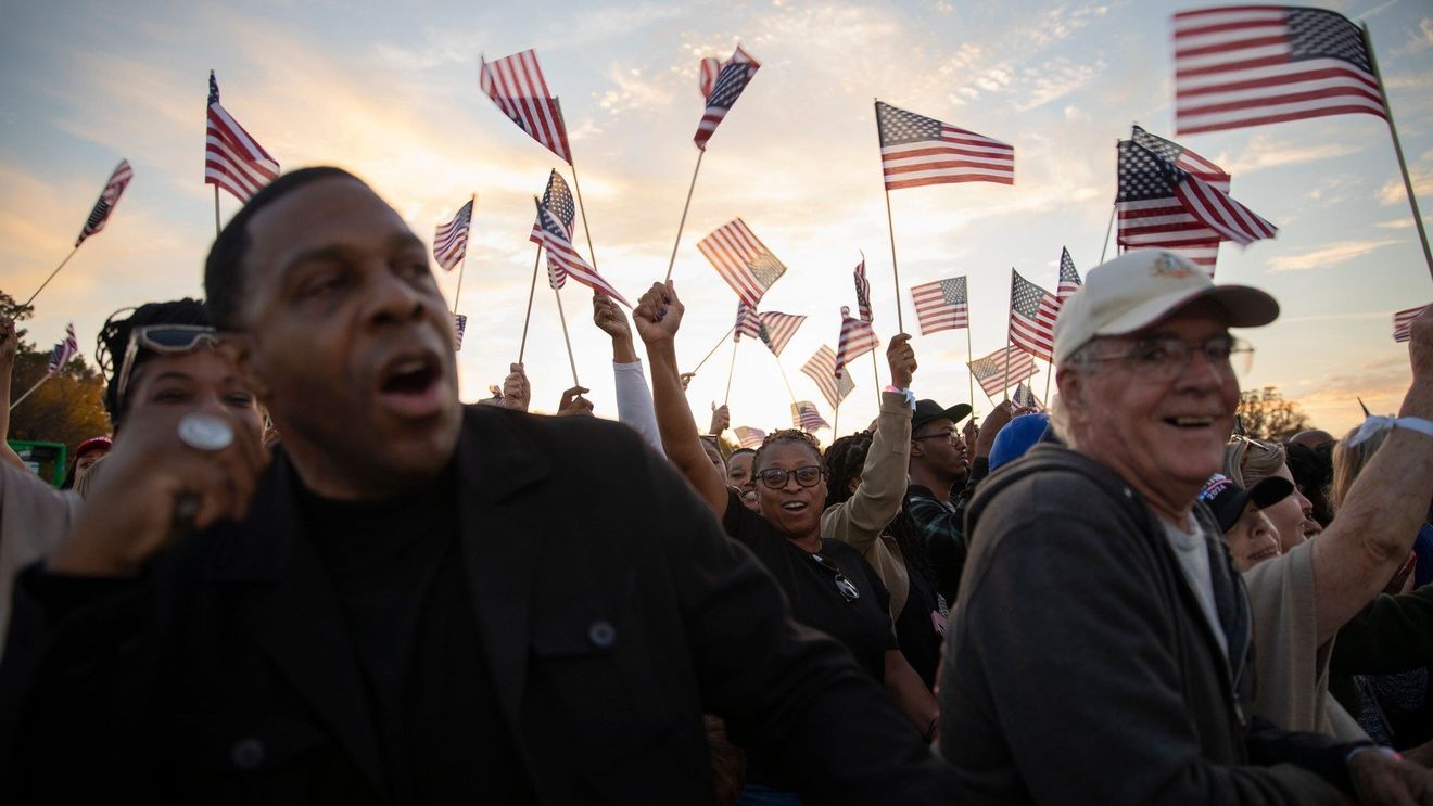În Chicago, mii de oameni au manifestat împotriva ameninţărilor cu desfăşurarea agenților federali de imigrare şi a Gărzii Naţionale