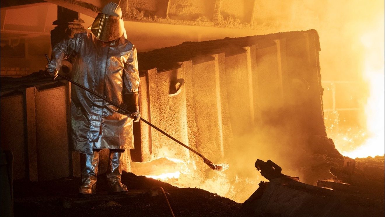 UE urmează să anunţe măsuri pentru protejarea industriei siderurgice / Va propune majorarea la 50% a importurilor de oțel  - surse Reuters