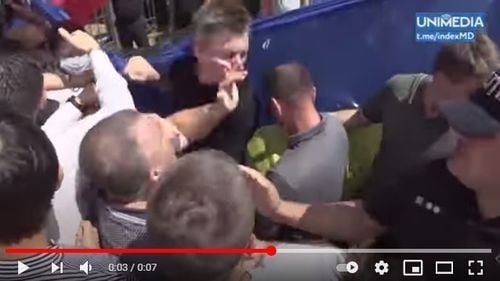 VIDEO Scandal provocat de AUR la Chișinău, ex-primarul Dorin Chirtoacă a luat o palmă în plină figură