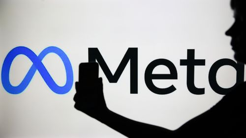 Meta aruncă munți de bani în lupta pentru a atrage cei mai buni specialiști în AI / După ce i-a fost refuzată oferta de achiziție a Safe Superintelligence, încearcă să-i recruteze doi dintre angajații valoroși