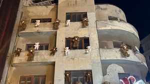 VIDEO FOTO Cum arată și ce prețuri sunt la târgurile de Crăciun din marile orașe: La Constanța e scump ca la Cluj Napoca / 40 de lei, două sarmale în Sibiu / Cum e la Brașov, Timișoara, Alba Iulia și Galați