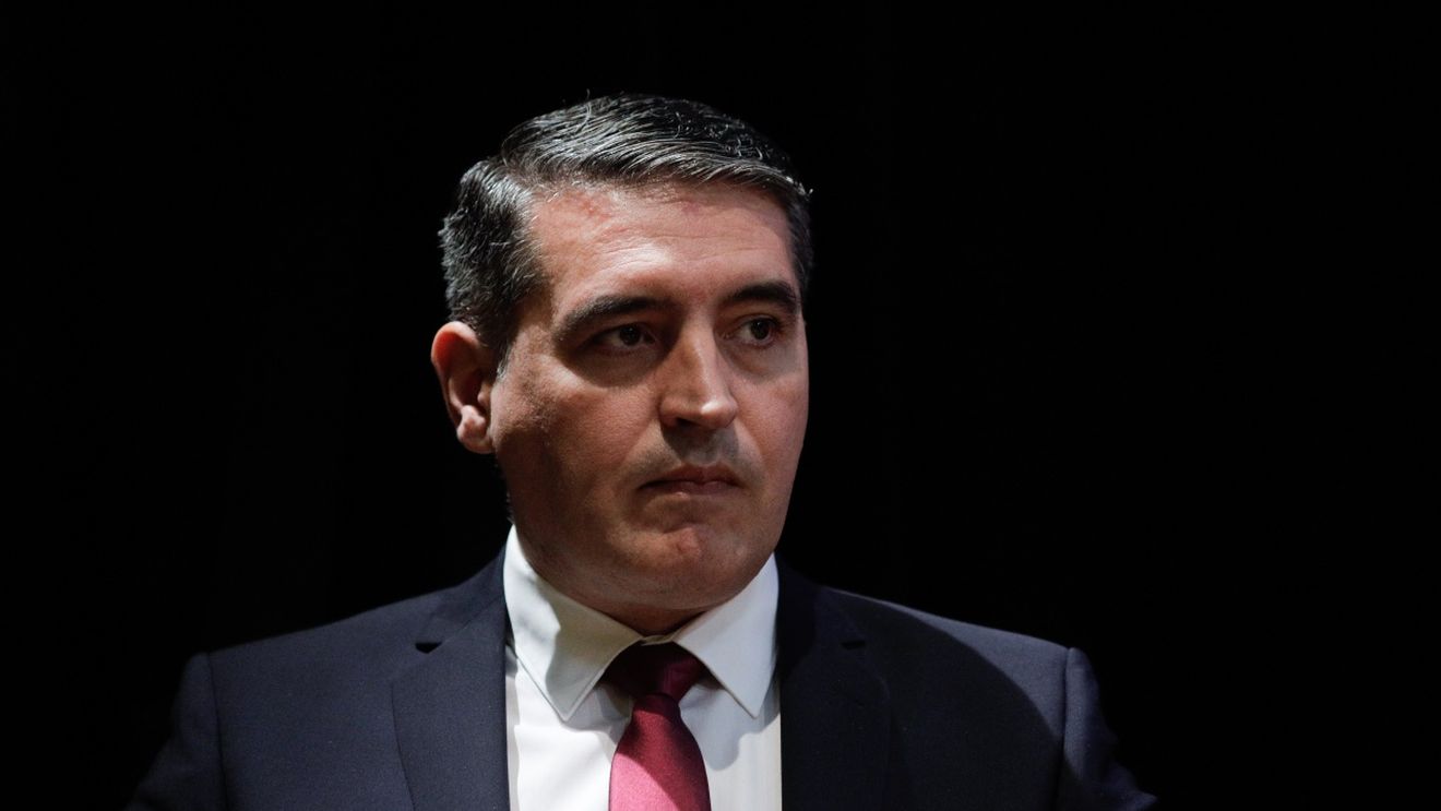 EXCLUSIV Peste 11 milioane de lei au fost atribuite direct de școlile din București către firme și ONG-uri legate de actualul inspector școlar general al Bucureștiului, Florian Lixandru, din 2022, când acesta a fost numit secretar de stat în Ministerul Educației