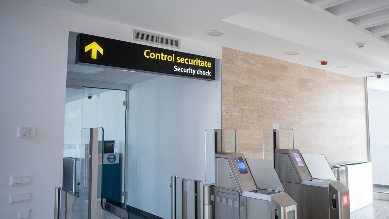 Puseu de profesionalism la Poliția de Frontieră: Mai multe cazuri de documente false și contrabandă pe Aeroportul Otopeni