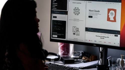 Ca o ironie, startup-ul de inteligență artificială Anthropic le cere candidaților la posturile disponibile în companie să nu folosească modele AI pentru scrisori de intenție