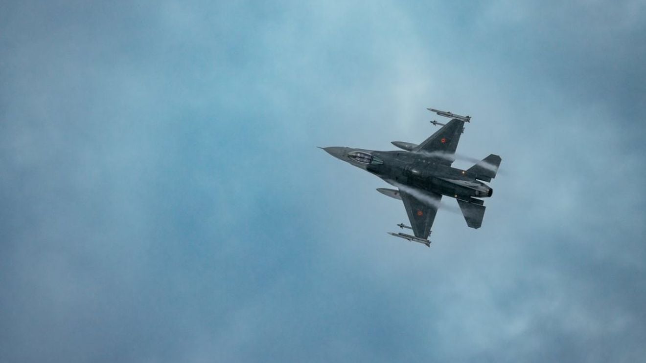 Avioane de luptă şi elicoptere vor survola Capitala timp de trei zile, de sărbătoarea aviaţiei și a Forțelor Aeriene / Aeronave F-16 și Eurofighter vor survola Bucureștiul