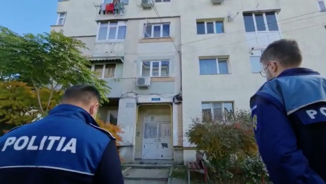 Fost director de bancă, un bărbat din Buzău a murit după ce s-a aruncat de la etajul cinci. El  ar fi devenit depresiv după ce a ieşit din spital, unde a fost tratat de COVID-19