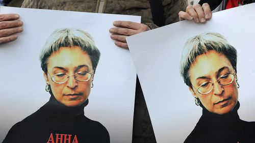 De ziua de naștere a lui Putin, criticii Kremlinului îi aduc un omagiu jurnalistei ruse Anna Politkovskaia, asasinată la Moscova în urmă cu 16 ani