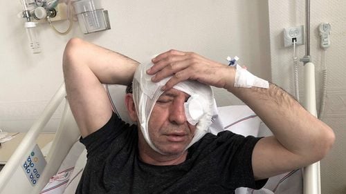 Jurnalist turc bătut în fața casei sale după o emisiune de televiziune la care a criticat administrația Erdogan