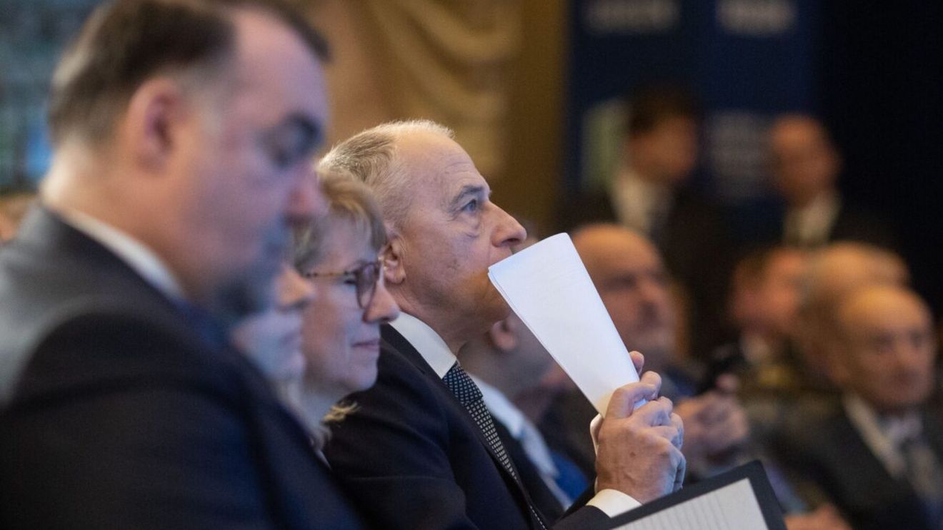 SURSE: A fost anulat marele eveniment NATO pe care Mircea Geoană voia să îl organizeze la București în luna mai / Summitul servea ca platformă de campanie pentru Geoană