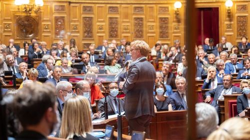 Franța: Parlamentul adoptă definitiv măsurile de protejare a puterii de cumpărare propuse guvern, cu amendamente