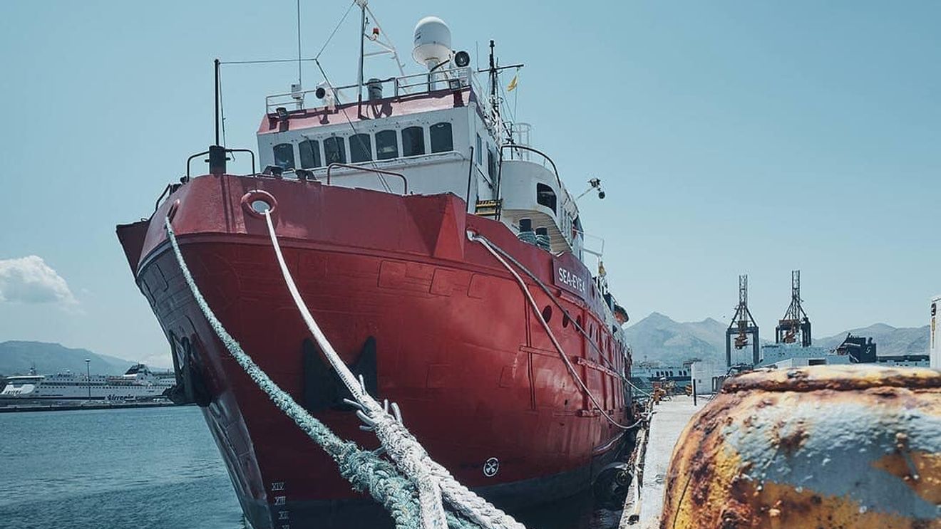 O navă a organizației germane Sea-Eye, de salvare a imigranților, a fost blocată în portul Palermo pentru încălcarea regulilor de securitate