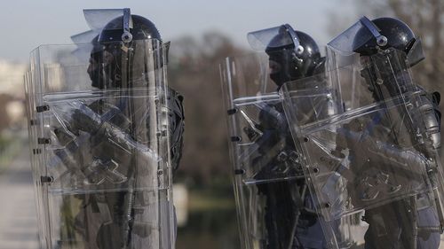Barna anunţă că a fost singurul parlamentar care a votat împotriva unui împrumut BIRD în valoare de 40 de milioane de euro pentru Jandarmerie: Care ne sunt totuşi priorităţile? Spitale sau bastoane?