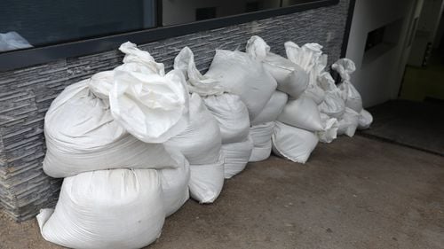 S-au furat din municipiul Constanța sacii de nisip puși pe străzi pentru a proteja împotriva inundațiilor / Primăria: ”Dacă ați luat saci din greșeală, returnați-i imediat. Este o infracțiune!”