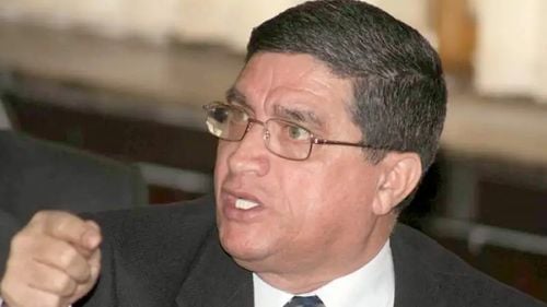 Constantin Șerban, fostul învățător liberal acuzat de abuzuri asupra elevilor săi, prezentat de oficiali PNL drept unul dintre organizatorii Forumului Educației de la Iași, în care ministrul Cîmpeanu și-a susținut proiectele de legi / Cîmpeanu îi ceruse demisia după scandalul de anul trecut