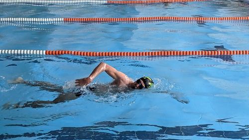 Un jandarm tulcean a înotat 24 de ore pentru a susține un copil bolnav