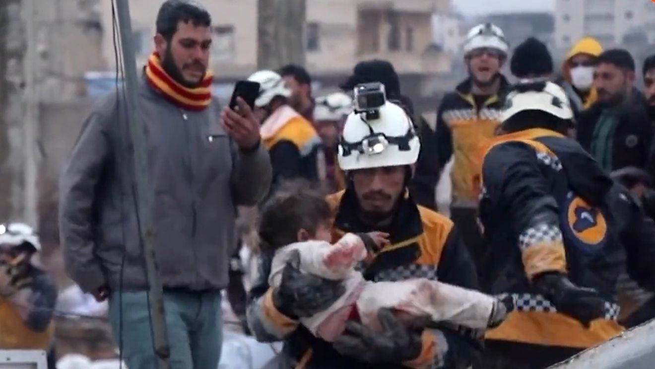 VIDEO Copil salvat de sub dărâmături, în Siria