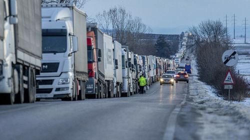 Ce scrie presa din Ucraina despre protestele de la graniţa cu România. Zelenski îl lăuda în decembrie pe Iohannis