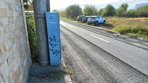 O stradă din Voluntari, în perfectă stare, a fost decopertată pentru a fi asfaltată din nou