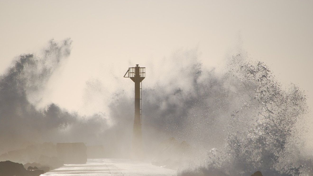 Doi morţi şi 491 de răniţi în Taiwan, după trecerea taifunului Danas, care a provocat inundaţii şi alunecări de teren / 3.500 de persoane evacuate, peste 380.000 de gospodării fără curent