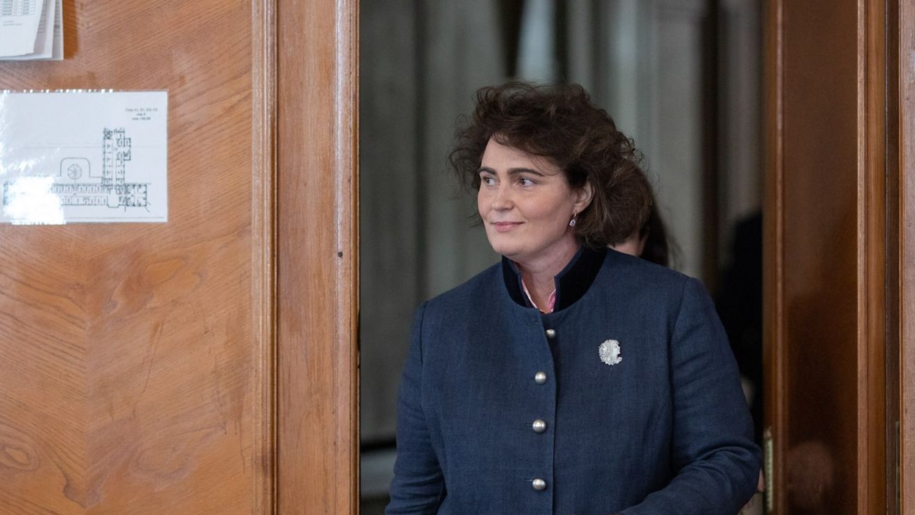 Harsh dissenting opinion from Judge Iulia Scîntei on the CCR decision in the Șoșoacă case: the Constitutional Court legislated beyond its competence / Sanctioning limits on freedom of expression falls to other state institutions