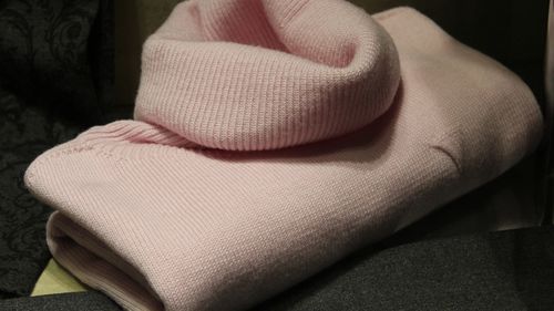 Guvernatorul din Tokyo le recomandă locuitorilor să poarte pulover pe gât pentru a face economie la încălzire