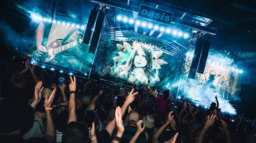 După vânzarea haotică a biletelor pentru concertele Oasis, compania Ticketmaster promite mai multă transparenţă