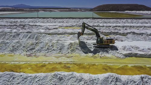 Rusia intră în cursa pentru exploatarea metalelor rare / Moscova susține că va produce 60.000 de tone de carbonat de litiu în anul 2030