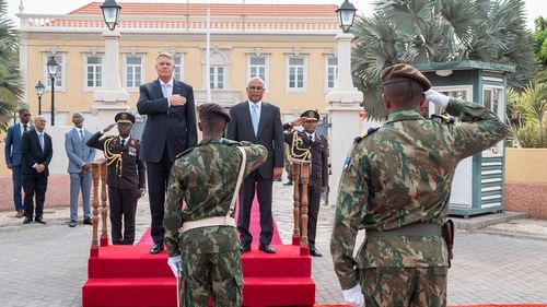 Preşedintele Republicii Cabo Verde, decorat cu „Steaua României” / Ordinul „Amílcar Cabral”, conferit preşedintelui Iohannis