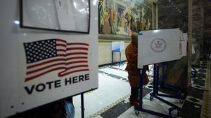 Trump anunță că va emite un ordin executiv care va solicita fiecărui alegător să se identifice înainte de a vota