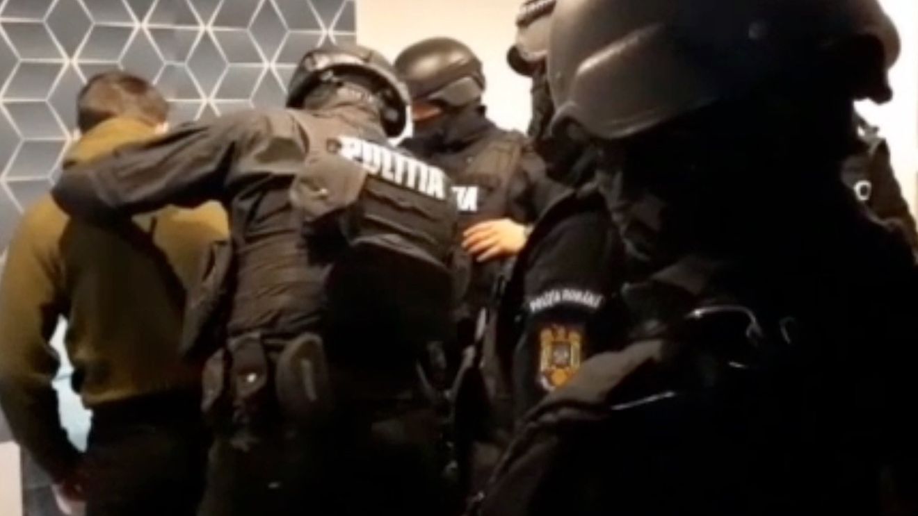 Percheziții în 7 județe, într-un dosar de proxenetism / 43 de mandate de percheziție în 36 de localități