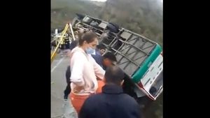 Cel puţin 20 de oameni au murit şi alţi 14 au fost răniţi într-un accident de autobuz, în Columbia