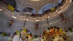 VIDEO Jumătate de milion de vizitatori în ziua inaugurării unui controversat templu hindus din India
