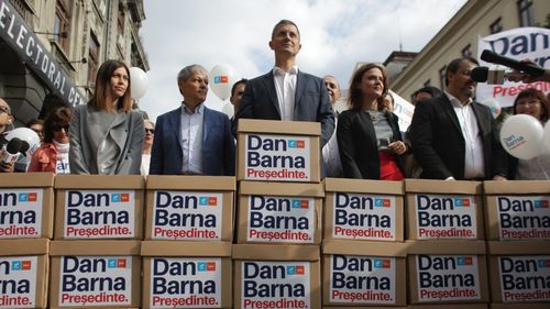 VIDEO Dan Barna și-a depus oficial candidatura la alegerile prezidențiale: România are nevoie de un președinte full time. Iohannis a fost un pompier în momentele în care casa a luat foc. Dacă era mai implicat, poate nu am fi ajuns să luăm foc