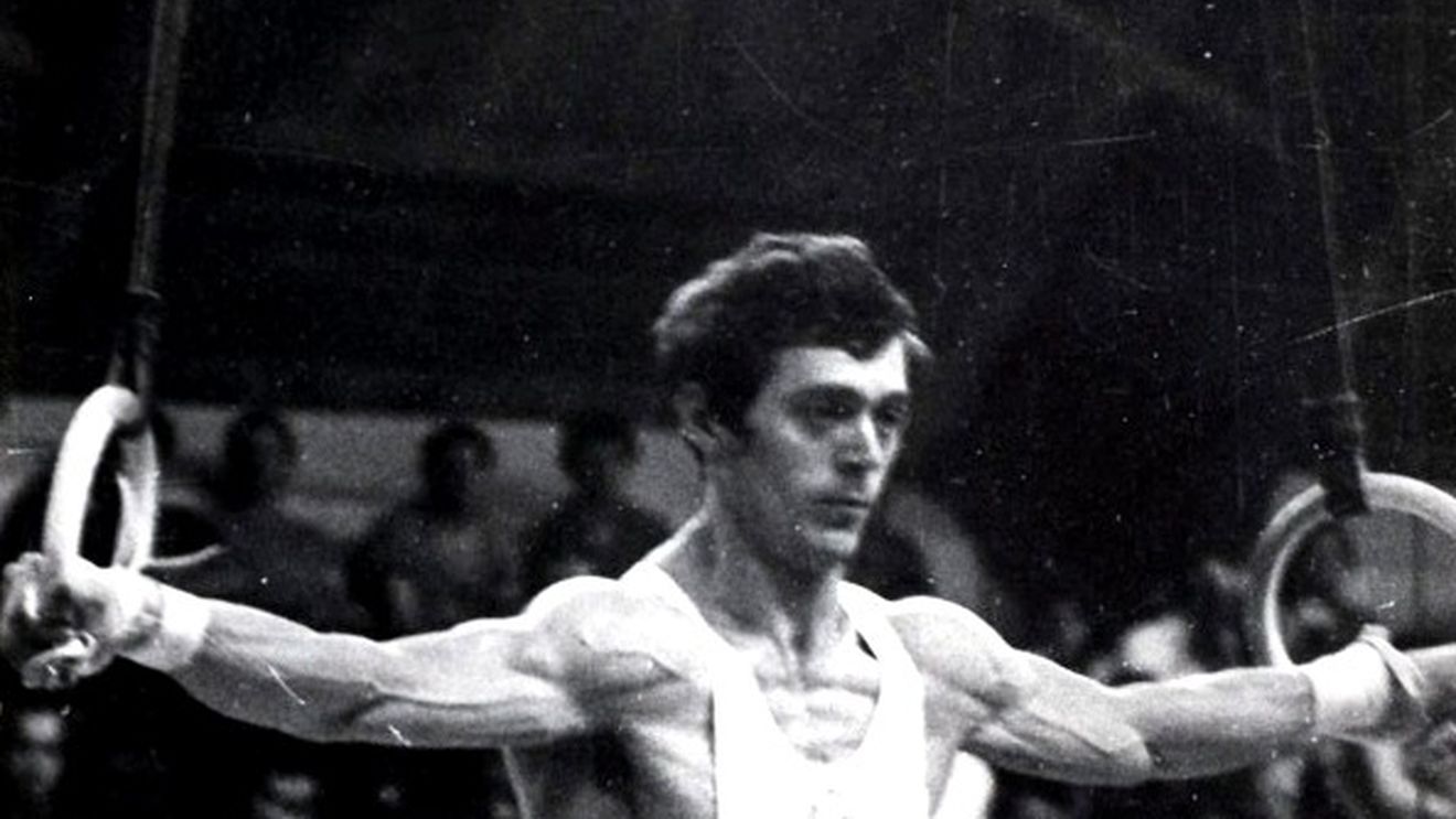 Marele campion la gimnastică, Dan Grecu, a murit la 74 de ani. Poreclit „stăpânul inelelor”, a fost primul medaliat cu aur român la un campionat mondial la acest aparat