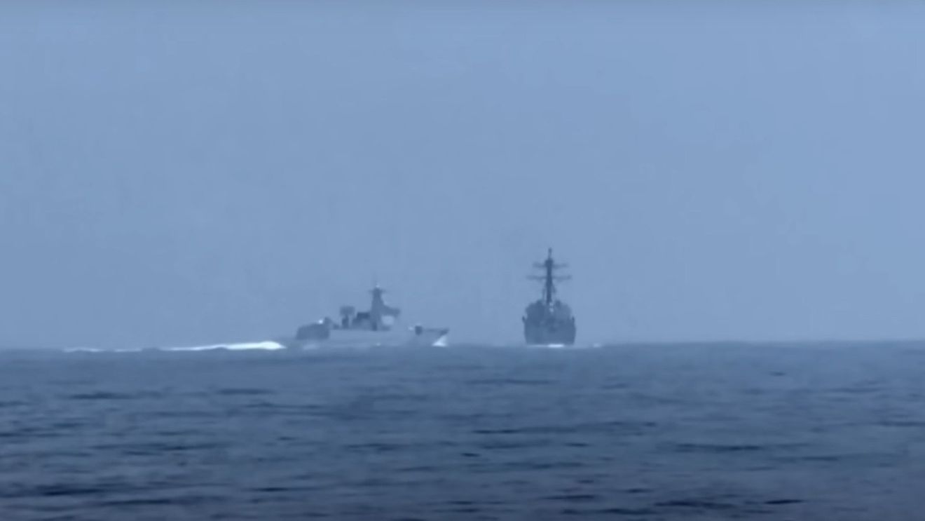 Strâmtoarea Taiwan: Un distrugător american a fost nevoit să reducă viteza, "pentru a evita o coliziune" cu o navă chineză care i-a tăiat brusc calea