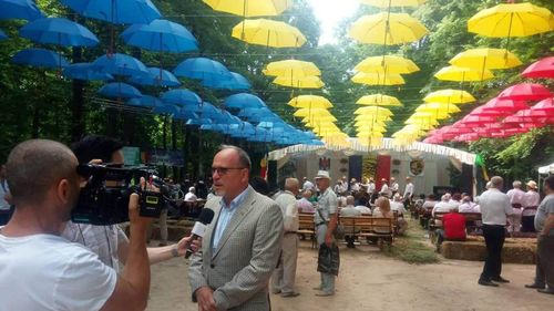 Clinciuri la Chișinău pe tema „moldovenismului primitiv” între deputații socialiști și ambasadorul român, Daniel Ioniță