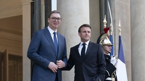 Serbia este aproape de semnarea unui acord cu Franța pentru achiziționarea de avioane de luptă Rafale, lucru ce ar marca o schimbare față de furnizorul său militar tradițional, Rusia