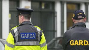 Ministerul de Externe face demersuri pentru românii arestatați la Dublin, acuzați de spălare de bani