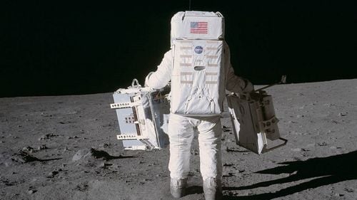 Oamenii de știință au stabilit vârsta Lunii cu ajutorul unei roci prelevate în timpul misiunii Apollo 17 din 1972