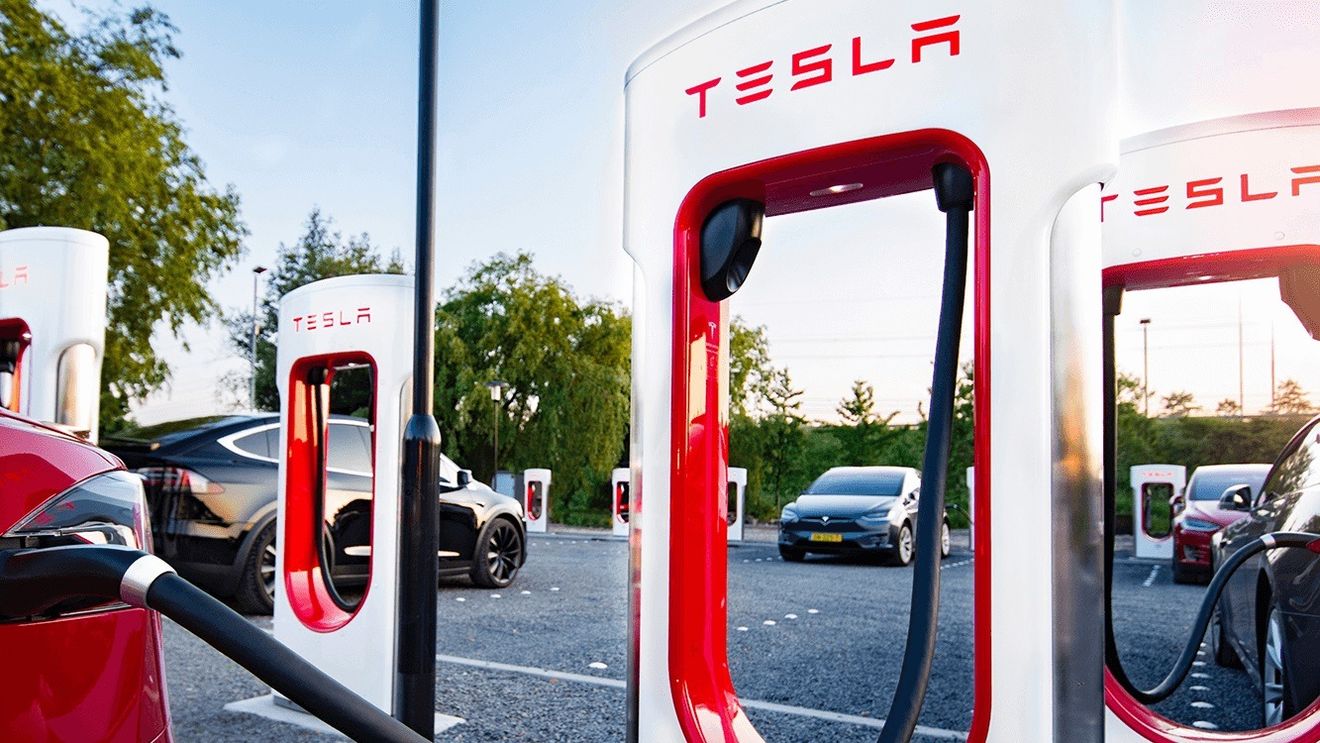 CEO-ul Ford Motor: Superîncărcătoarele Tesla ar putea deveni un standard pentru încărcarea vehiculelor electrice în SUA