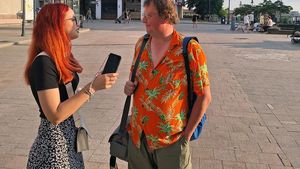 VIDEO Ce răspund turiștii din Constanța când îi întrebi dacă le place Centrul Vechi al orașului