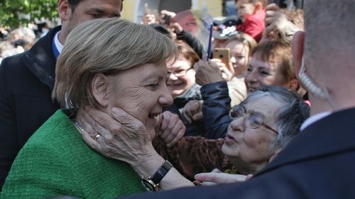 Angela Merkel, emoţionată, a cerut duminică germanilor să susţină un viitor comun, bazat pe diversitate și fără discriminare