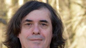 Mircea Cărtărescu în Academia Română? Nu a trecut de votul inițial, pentru moment, spun reprezentanți ai instituției. Șeful secției academice unde s-au făcut ultimele propuneri de admitere a unui membru scriitor: “E un fals” / “Nu înseamnă că domnul Cărtărescu nu va primi voturi mai târziu”
