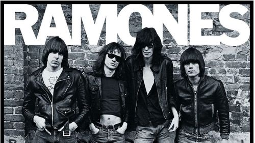 Chitară vândută cu aproape un milion de euro / Instrumentul a fost folosit de Johnny Ramone (Ramones) la înregistrarea a 15 albume