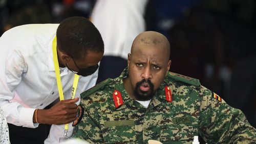 Șeful armatei din Uganda spune că vrea să îl decapiteze pe liderul opoziției