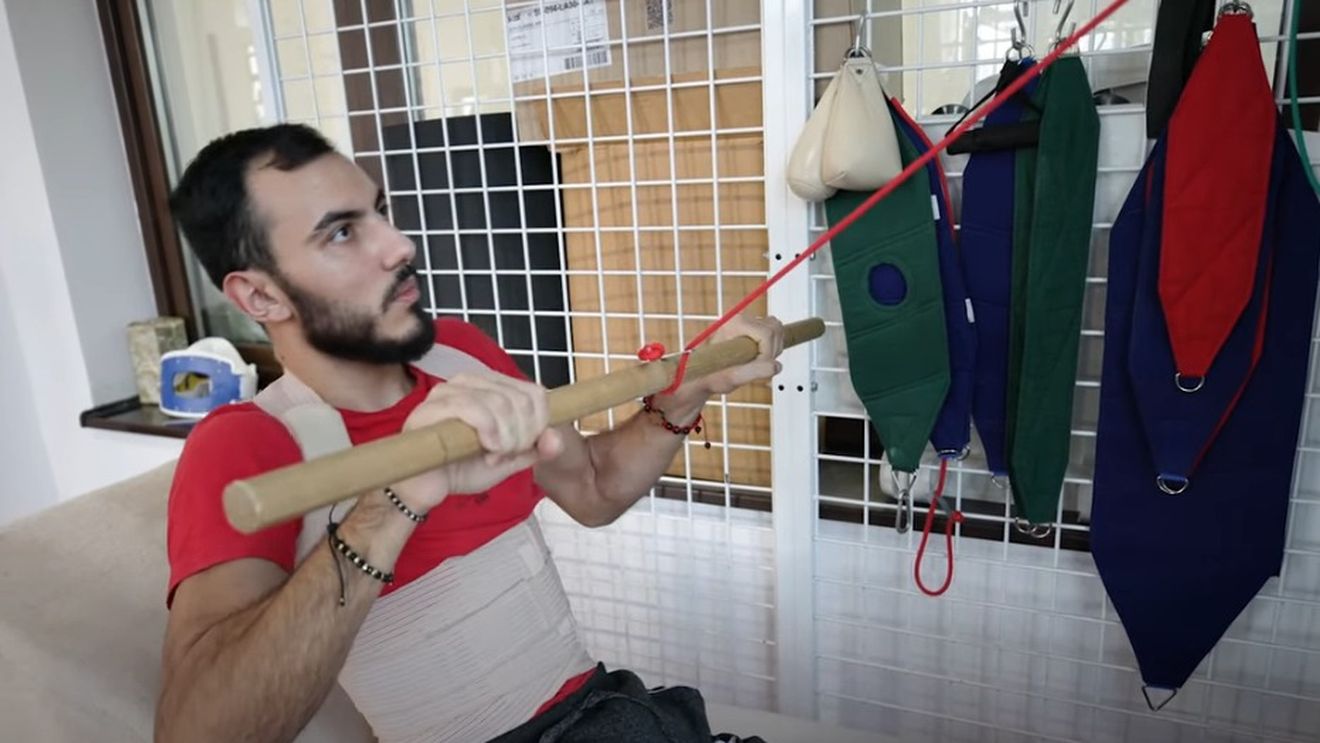 Un accident rutier l-a imobilizat complet, cu 6 fracturi ale coloanei. După 2 săptămâni de recuperare la Spitalul Sfântul Sava, deja se poate ridica singur (P)