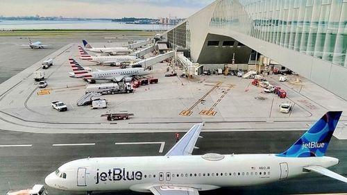 2.000 de curse aeriene anulate în Statele Unite din cauza unei furtuni de iarnă care perturbă călătoriile de sărbători / Sezonul se anunță unul dintre cele mai aglomerate din ultimele decenii