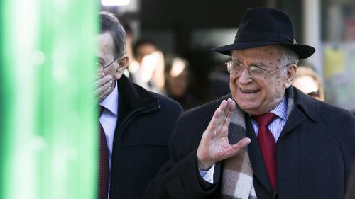 BREAKING Starea de sănătate a lui Ion Iliescu e critică. Fostului președinte, bolnav de cancer de plămâni, îi cedează organele