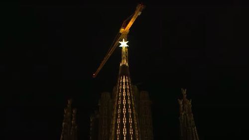 Papa Francisc: Steaua care luminează noul turn al catedralei Sagrada Familia, dedicat Fecioarei Mariei, să lumineze calea tuturor oamenilor spre iubire / Noul turn a fost inaugurat miercuri la Barcelona