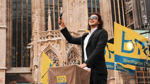 Partidul Berii din Austria îşi propune să participe la alegerile parlamentare din acest an / Partidul susține instalarea unor fântâni publice cu bere în Viena / Liderul Marco Pogo s-a plasat pe locul trei la prezidențialele de acum doi ani